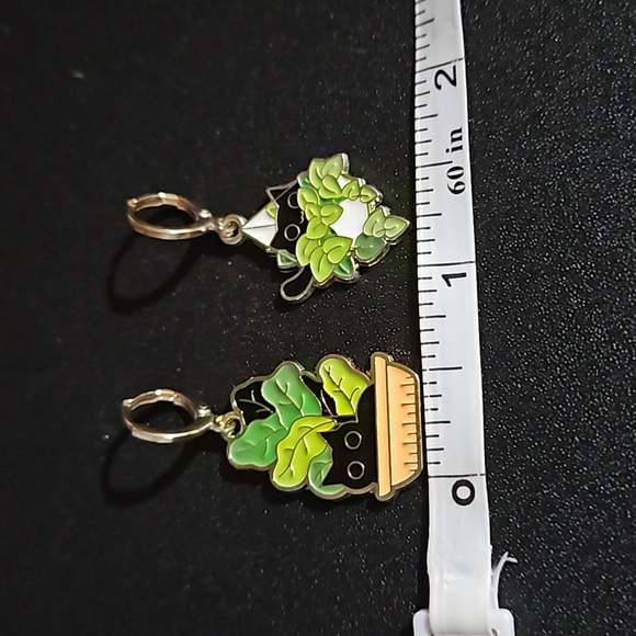 Black 🎁 Cat Earrings - Hide n Seek in Plants  Gold Tone NWOT - Picture 6 of 6
